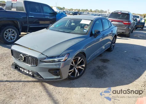2024 Volvo S60 B5 Core Dark Theme из США, поврежденный, VIN 7JRL12FK4RG321320